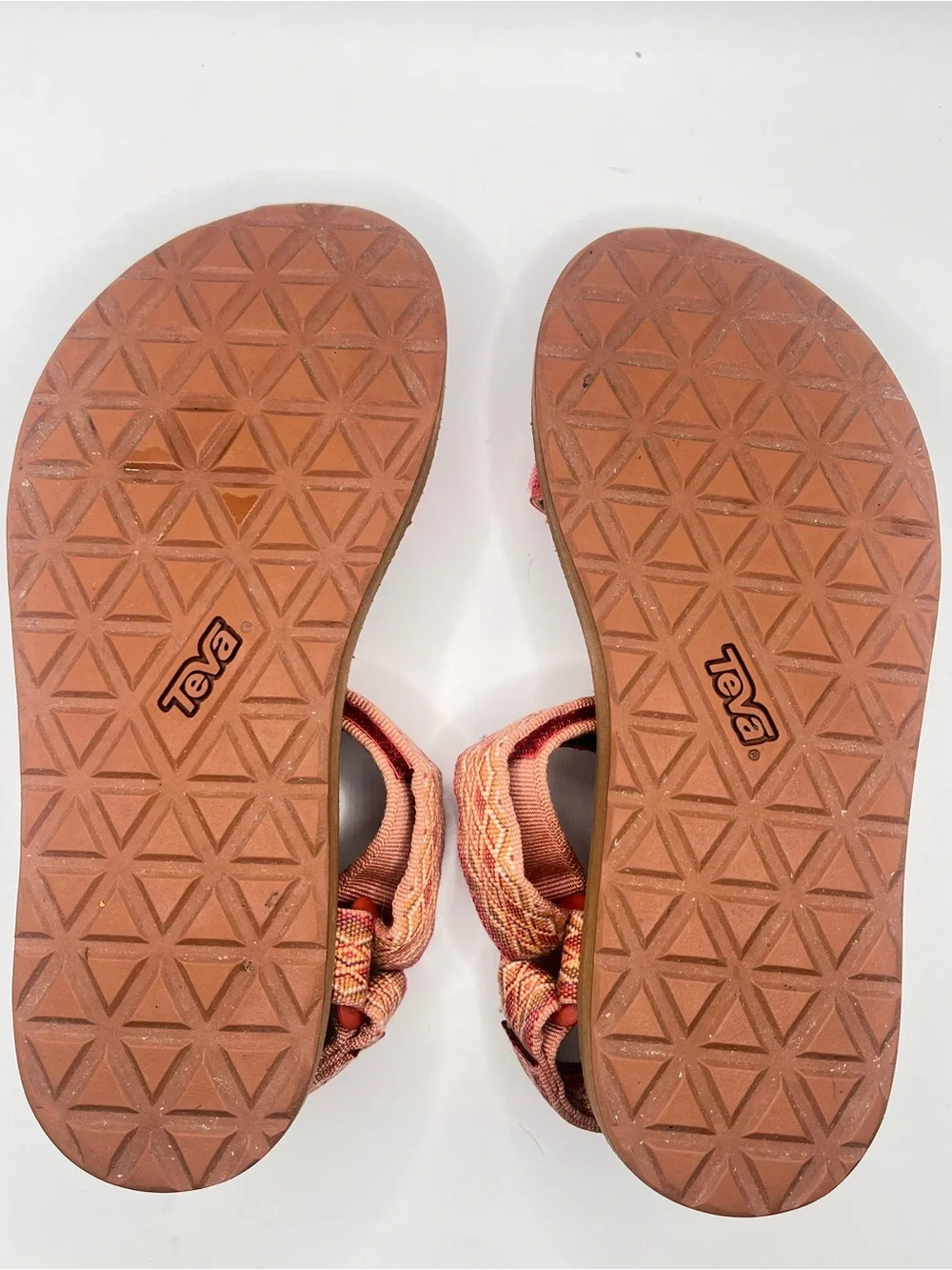 Teva Original Universal Women’s 6 Peach Patterned Strap Sandals